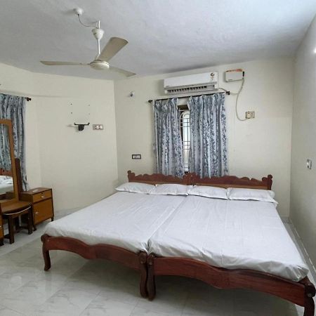 Imperial Inn - Haroz Kuttālam Exterior photo