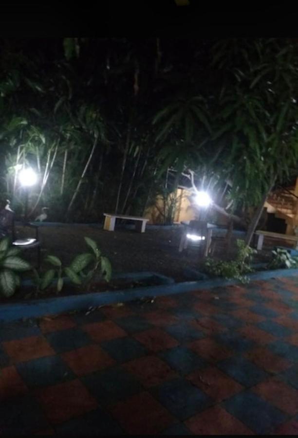 Imperial Inn - Haroz Kuttālam Exterior photo